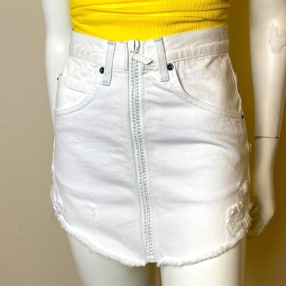 Carmar Denim Cute Sexy Mini Skirt White Rhinestone Zipper NWOT SIZE 25 - Picture 2 of 8